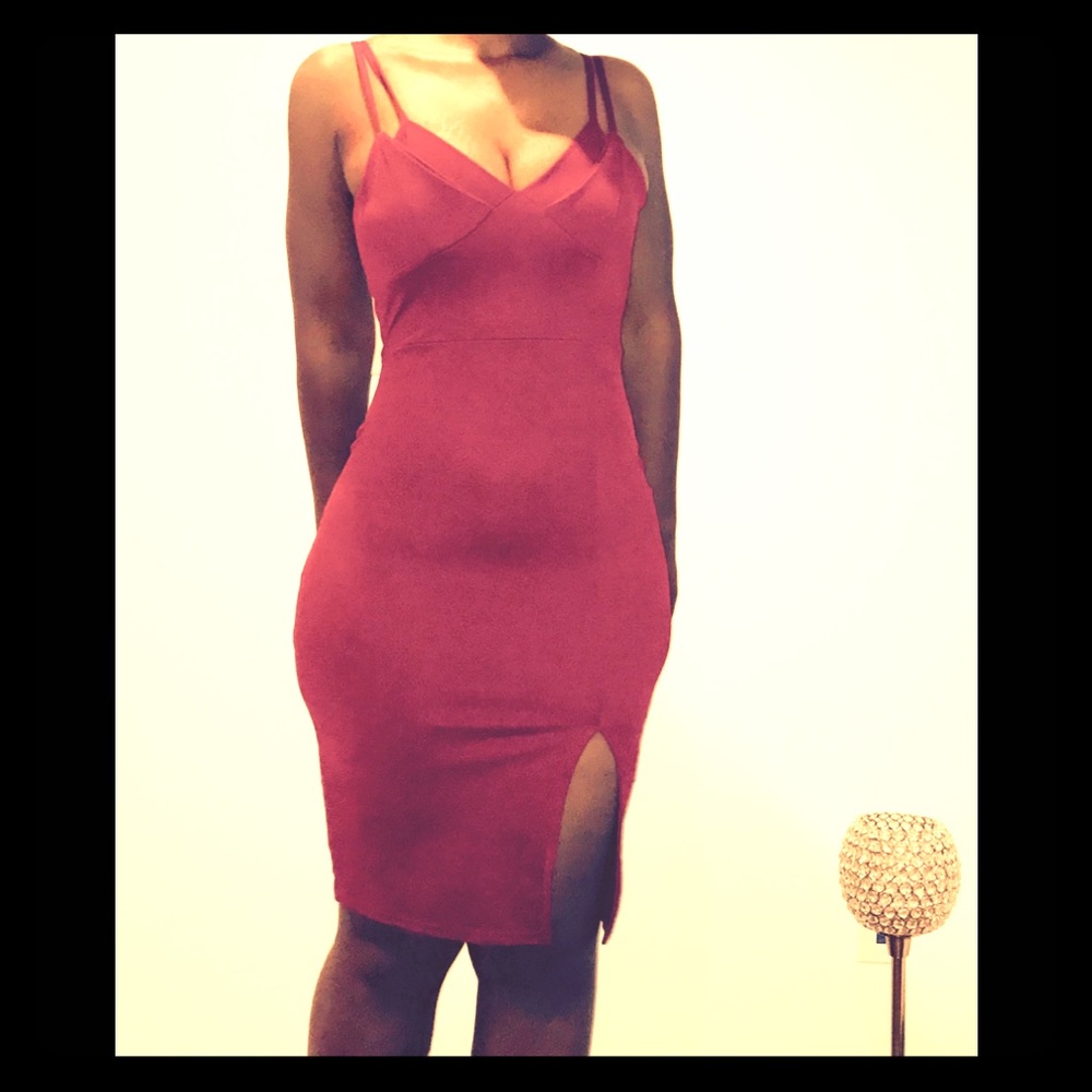 Burgundy bodycon dress with slit